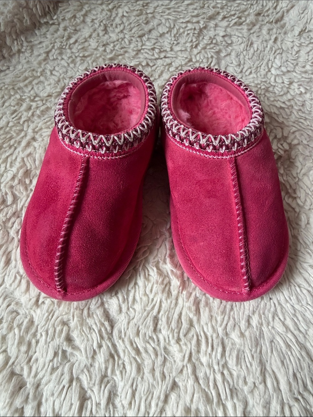 UGG Hot Pink Suede Slip-On Slippersfor kid with Whipstitch Detail size 9 US